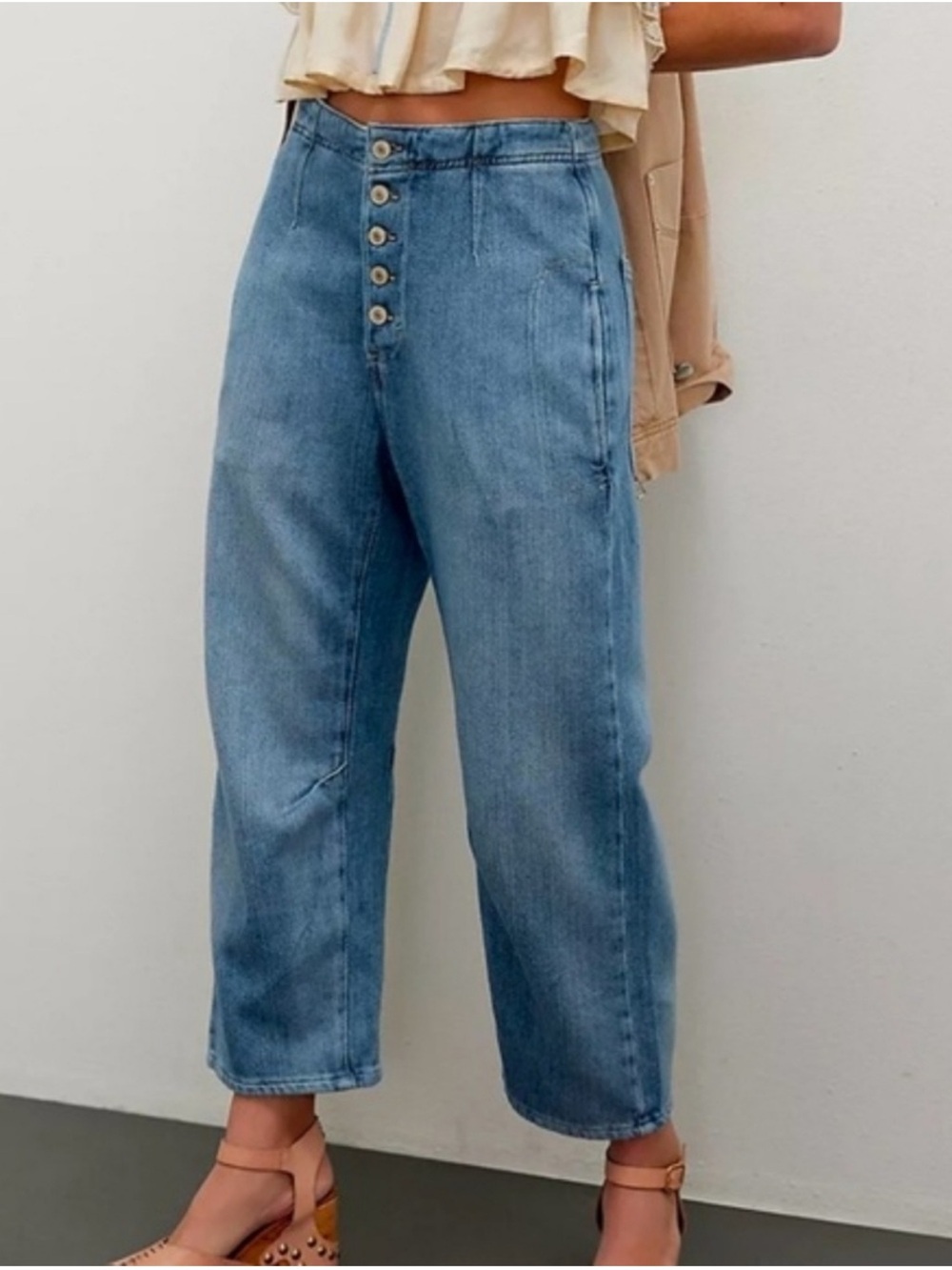Free People We The Free Osaka Barrel Mid Rise Crop Jeans Light Wash Size 31